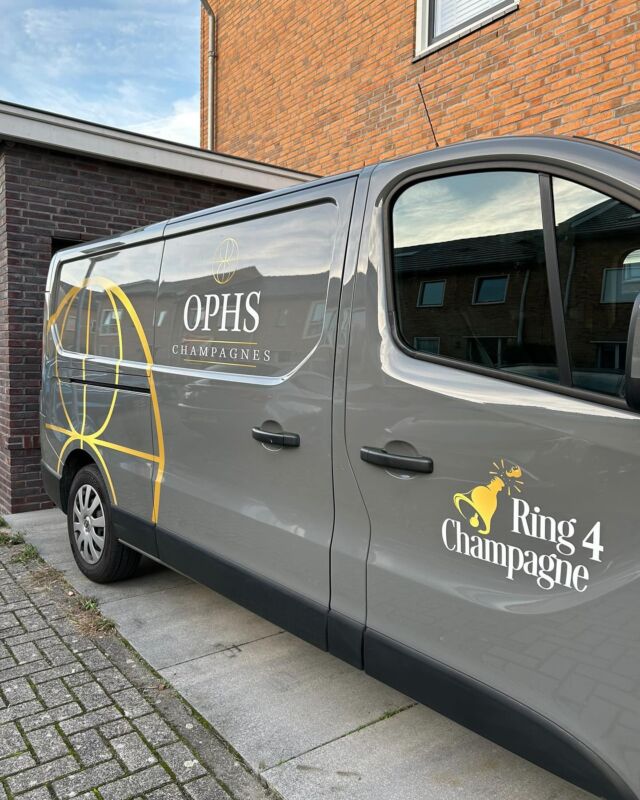 Onze nieuwe Champagne bus is klaar voor een heleboel kilometers. Dank aan Multicopy Lelystad-Almere voor de mooie bestickering!

Champagne bestellen? ophs.nl
Ring4Champagne boeken? ring4champagne.nl

Hopelijk tot snel 🍾

#champagne
#champagnebestellen
#relatiegeschenken
#leclairethiefaine
#juilletlallement 
#rllegras 
#louishuot 
#beurtonetfils 
#benoitcocteaux
#jeandiotchampagne 
#kadotip